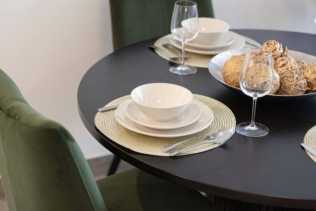 דירות דובאי Chic 2 Bed Near Trade Centre With 5 Star Amenities מראה חיצוני תמונה