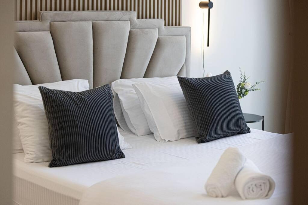 דירות דובאי Chic 2 Bed Near Trade Centre With 5 Star Amenities מראה חיצוני תמונה